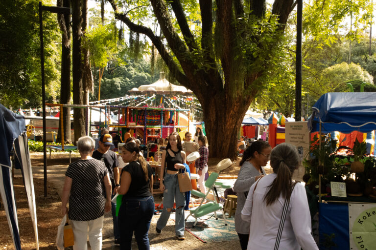 Feira celebra o espírito inovador e também cria um espaço para a comunidade se reunir em apoio ao comércio local