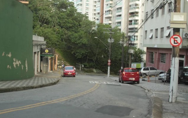 Trânsito em morro de Santos terá mudança devido a obras