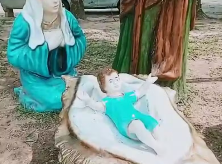 Praça de Guararapes recebe nova escultura após furto do ‘Menino Jesus’ em presépio