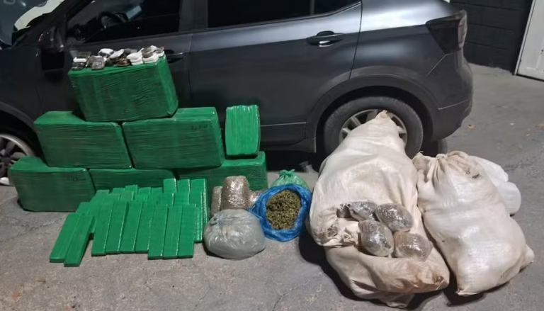Casal é preso após polícia achar maconha, skunk e haxixe em carro em Penápolis