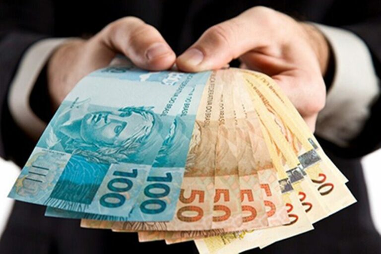 A primeira parte foi paga em 13 de junho. Também começa hoje o pagamento do abono natalino, que segue até 23 de dezembro