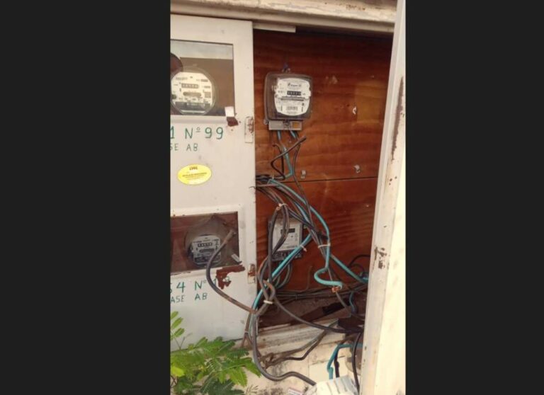 Seis lojas ficam sem energia após furto de fios no Umuarama