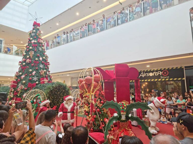 Shopping de Araçatuba realiza Parada de Natal com Papai Noel e outros personagens