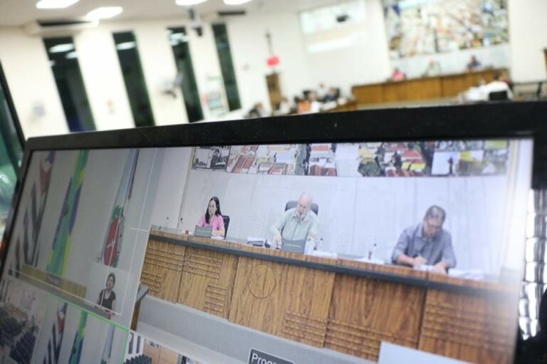 Câmara de Penápolis vota aumento para os vereadores para 2025