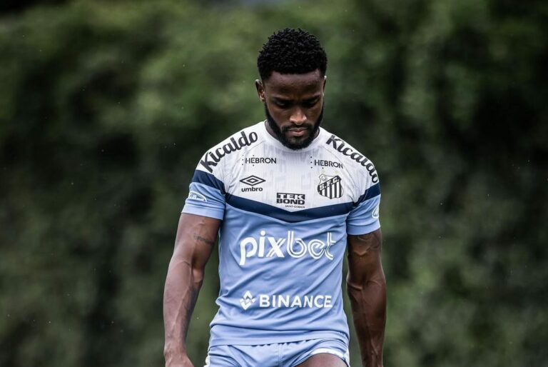 Com futuro incerto no Santos, Mendoza faz B.O. após ter carro incendiado