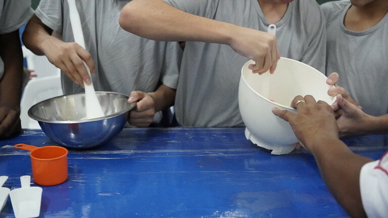 Guarujá realiza capacitação profissional na Fundação Casa Guarujá