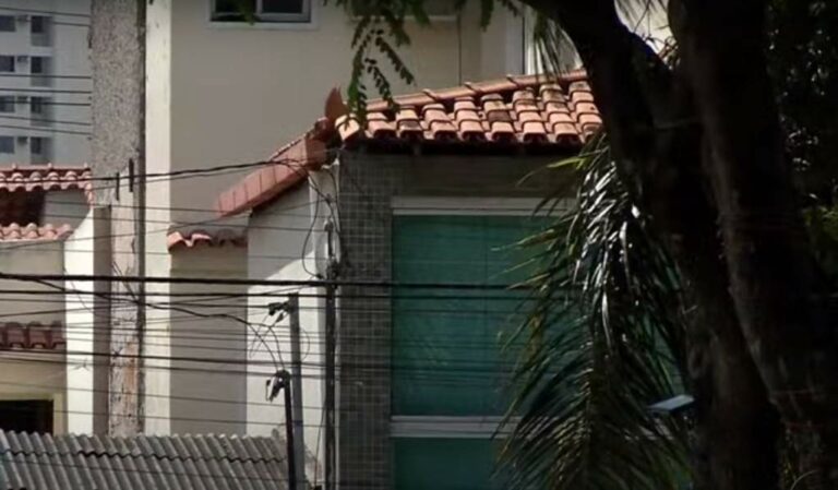 Casal compra casa e descobre golpe ao encontrar outra família no imóvel