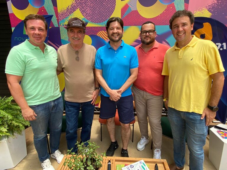 Presidente da ALESP visita o POW Festival e participa ao vivo da cobertura do Grupo Thathi 