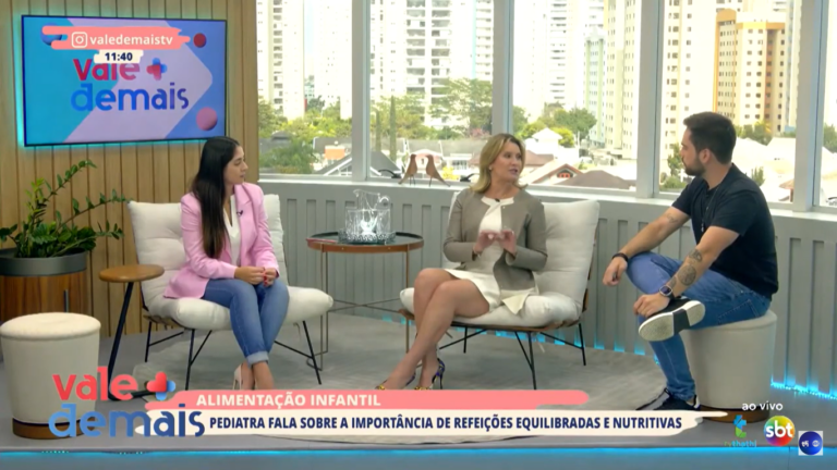 A introdução alimentar é importante para o desenvolvimento de uma criança. Mas atenção: alguns cuidados, como a hora certa de oferecer os alimentos