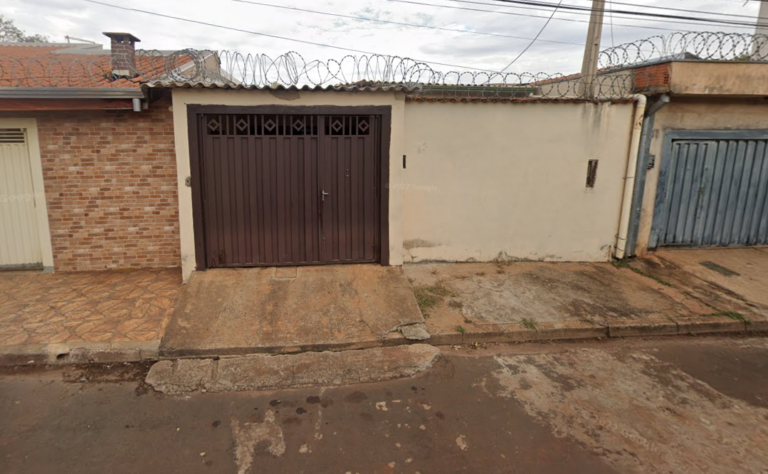 Homem é preso ao chutar carro e perseguir ex-namorada em Ribeirão Preto