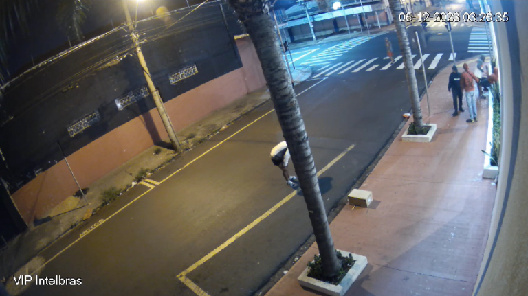 Vídeo | Criminosos são flagrados durante tentativa de furto em concessionária da Dom Pedro I