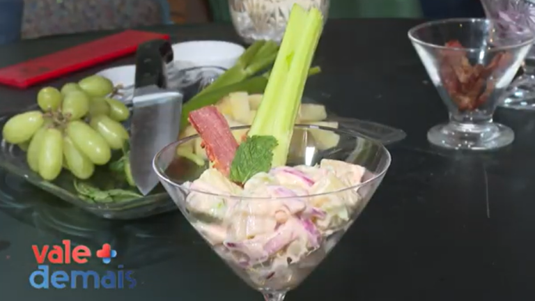 No quadro “Segredos do Chef” desta sexta-feira (22), durante o programa Vale Demais, o chef André Aquino veio produzir uma salada de batata