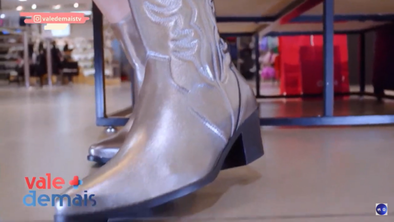 O ano de 2023 foi marcado por muitas tendências no mundo da moda. Na categoria sapatos não foi diferente. Botas estilo 'cowboy'
