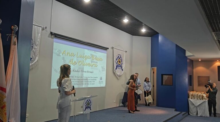 Repórter recebe prêmio de Jornalismo Sampapão 2023