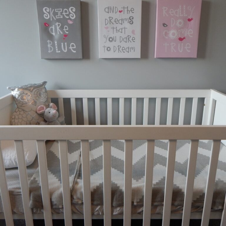 Bebê de 11 meses é encontrado morto dentro de berço após se sufocar com ‘naninha’