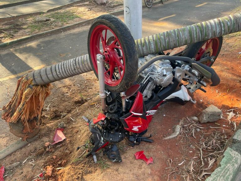 Homem não aceita fim de relacionamento e atropela ex-companheira