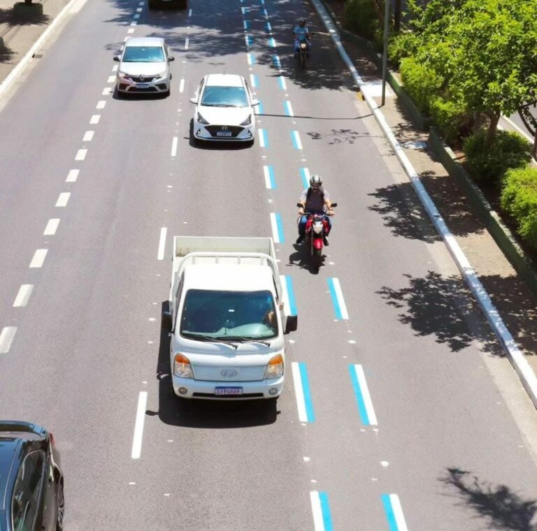 Prefeitura de SP expande Faixa Azul exclusiva para motociclistas