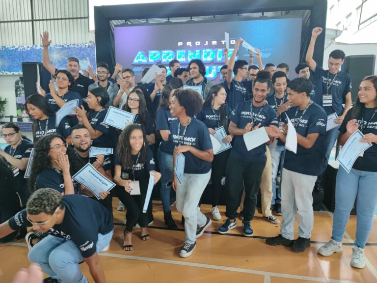 Jovens do CAMPS Santos participam de hackaton no setor portuário