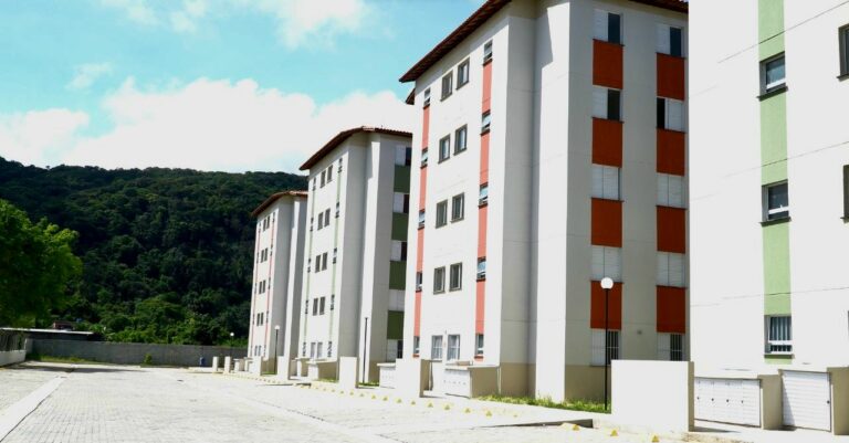 Natal com dignidade: Milhares de famílias são contempladas com novas moradias no Guarujá