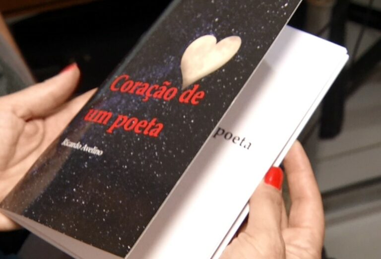 Morador da Baixada Santista supera limitação física e publica livro de poesias