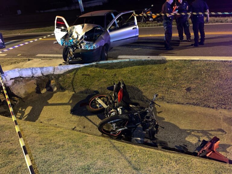 Motociclista morre ao ser atingido por carro que tentava entrar em motel