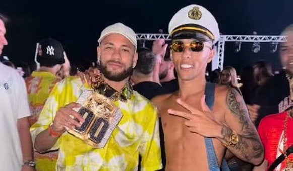 Neymar ganha cordão de R$ 2 milhões de influenciador investigado pela PF em cruzeiro