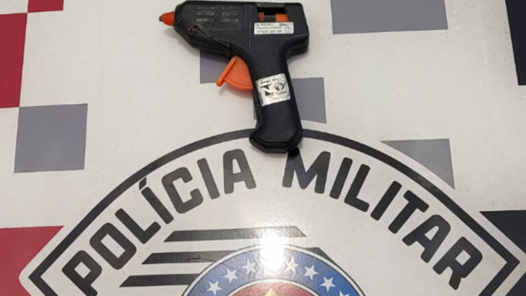 Bandido usa pistola de cola quente para roubar caminhão de bebidas