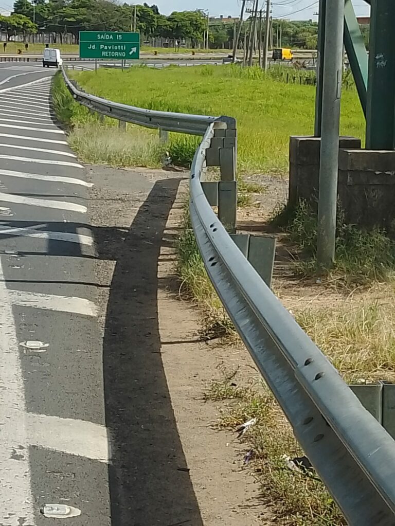 Passageiros cobram ponto de ônibus na Campinas-Monte Mor