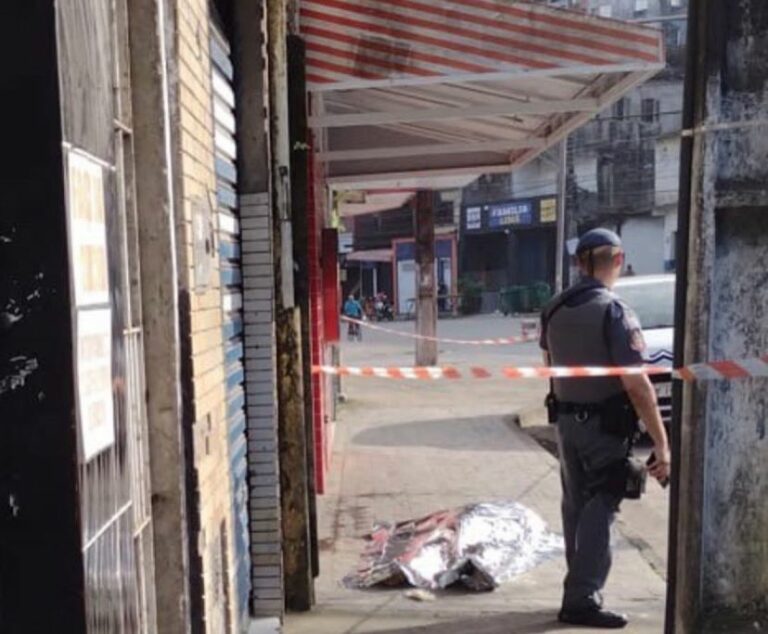 Dupla tenta assaltar PM de folga e são baleados em Guarujá