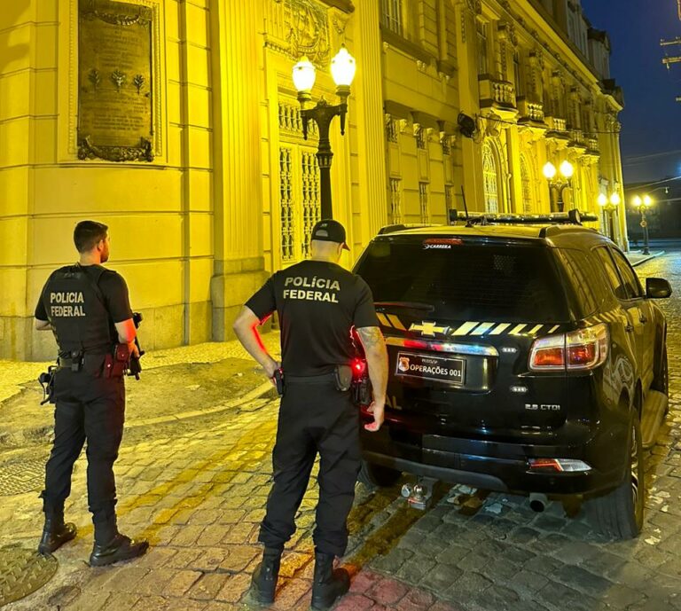 Polícia Federal cumpre mandados de busca e apreensão em São Vicente e Praia Grande