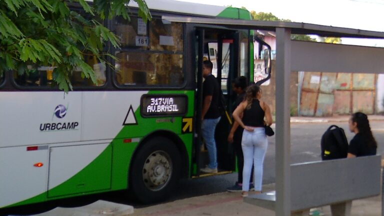 Vazamento de água e atrasos: Moradores do Jardim São Marcos denunciam problemas no transporte