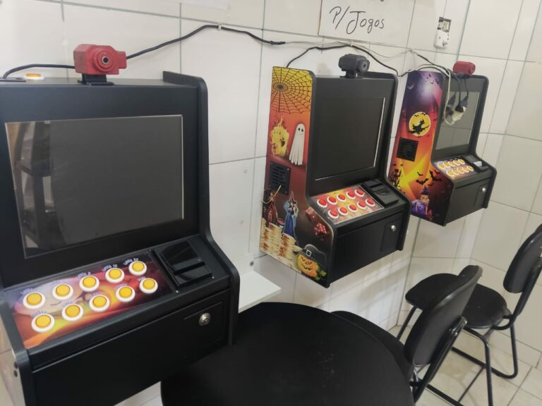 Três máquinas caça-níqueis foram apreendidas na manhã desta quarta-feira (06) no bairro Santa Inês II, em São José dos Campos