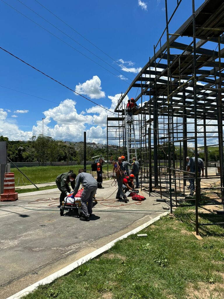 Um homem de 35 anos sofreu queimaduras de segundo e terceiro grau na mão esquerda na manhã da quinta-feira (07) na Avenida João Paulo II