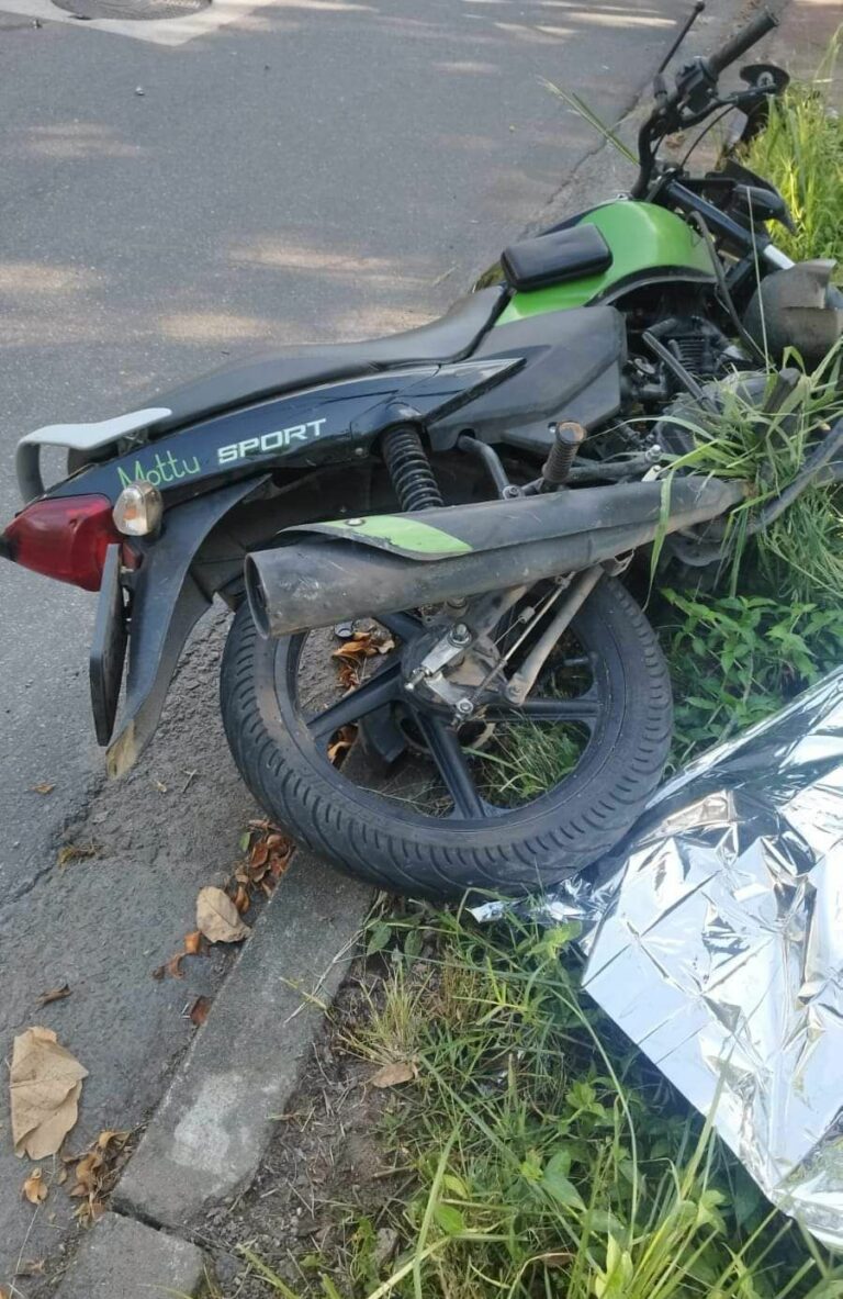 Motoqueiro morre após colidir contra poste em Cubatão