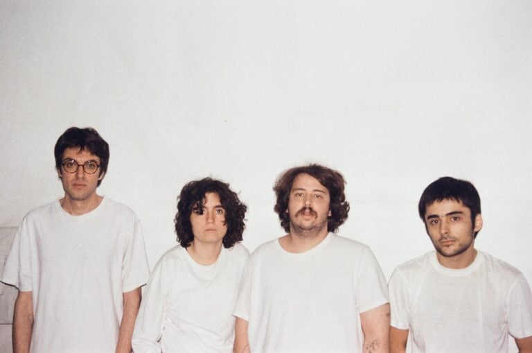 Pantera Sessions encerra a temporada de 2023 com show da banda Sophia Chablau e Uma Enorme Perda de Tempo