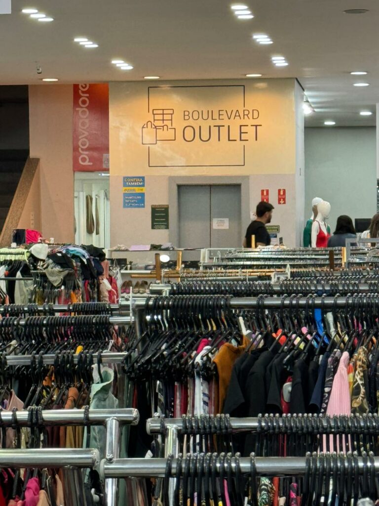Polícia apreende centenas de itens da Zara em outlet de Campinas