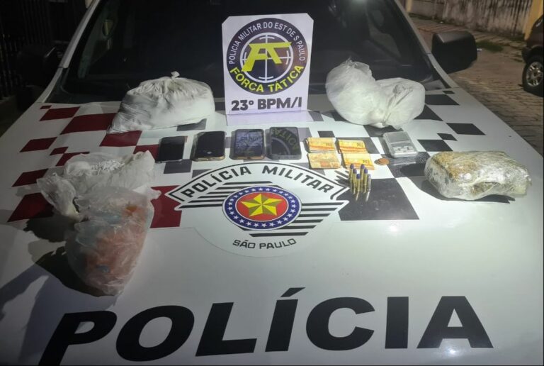 Dois homens foram presos por tráfico de drogas e porte ilegal de munições na Avenida Brasil, no bairro Cidade Industrial, em Lorena