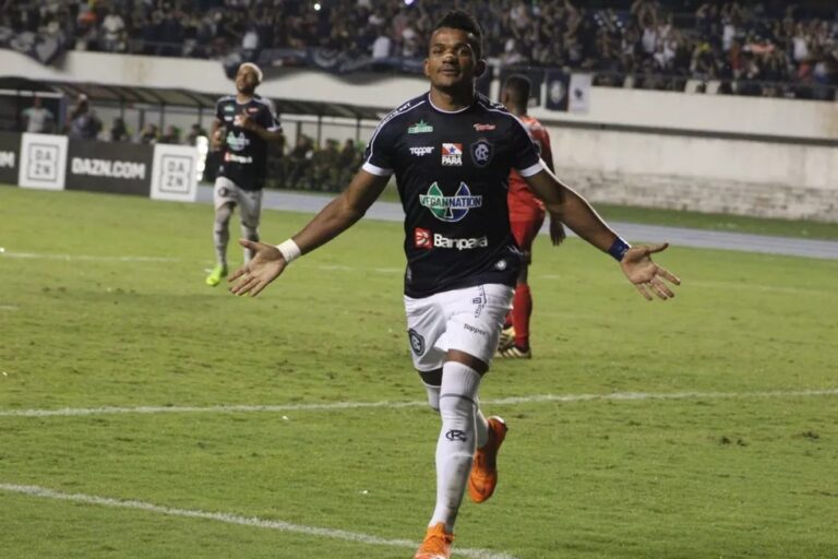 Botafogo contrata o atacante Alex Sandro