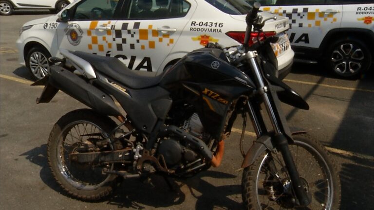 Policial de folga encontra criminosos com motos roubadas