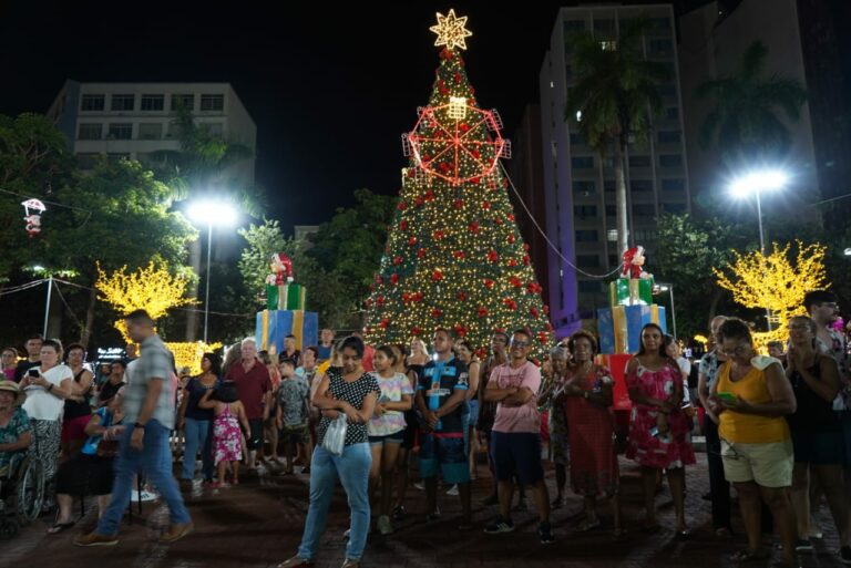Prefeitura entrega premiação do concurso Natal Iluminado em Araçatuba
