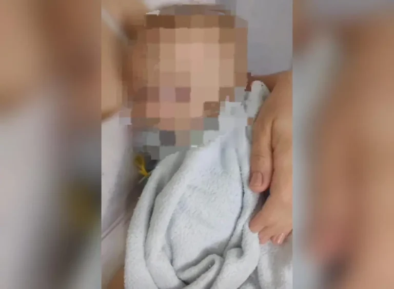 Ao chegar do trabalho, pai atropela bebê na garagem de casa