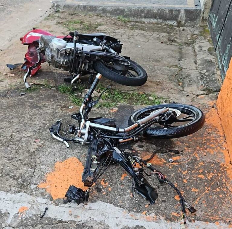 duas motos envolvidas em acidente em taubaté