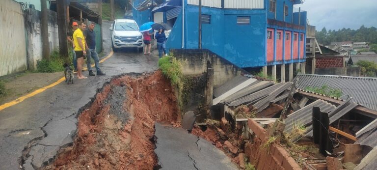 deslizamentos em campos do jordão