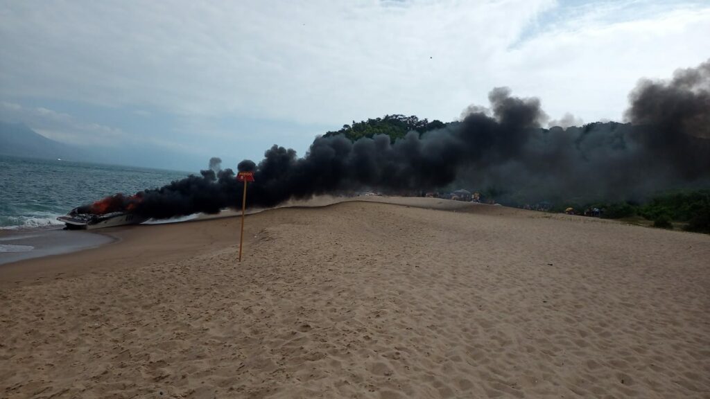 lancha pego fogo em caraguá