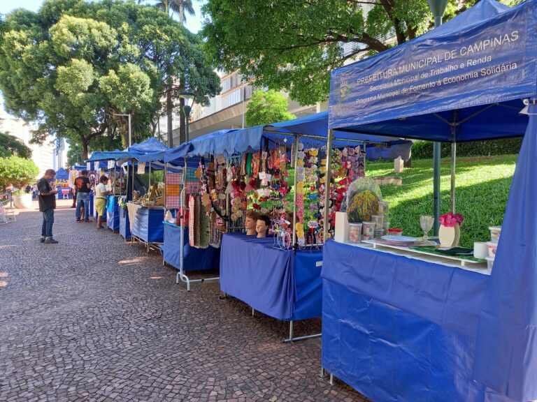 Feira de Natal começa nesta segunda em frente à Catedral de Campinas