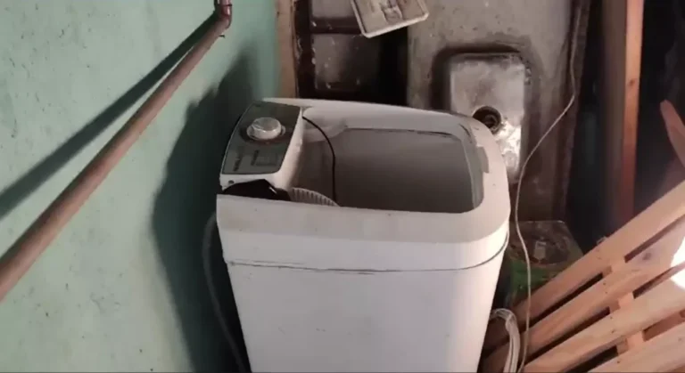 Bebê recém-nascida é encontrada dentro de máquina de lavar; veja vídeo