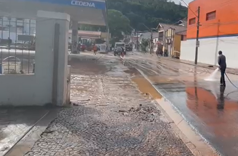 Fortes chuvas causam estragos em Socorro nesta terça-feira