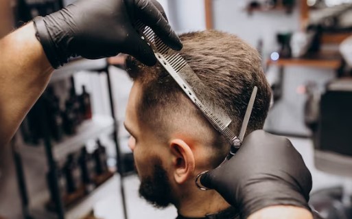 Conheça uma barbearia inovadora no Litoral
