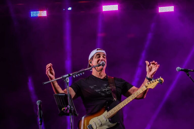 Durval Lelys lança “Eternamente Asa” com clássicos da carreira