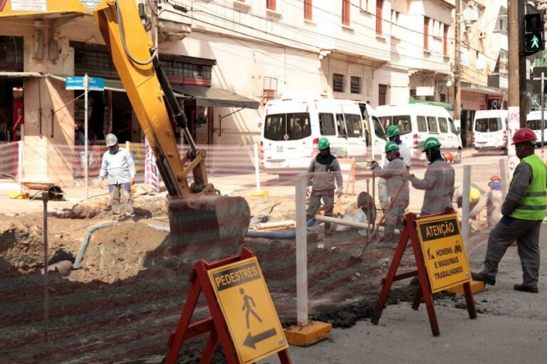 Avanço das obras do VLT causa alteração no trânsito do Centro de Santos; confira